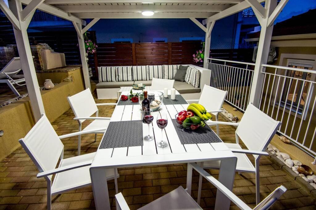 Avocado Villa Offering Peace And Relaxation 阿尔戈斯托利翁 外观 照片